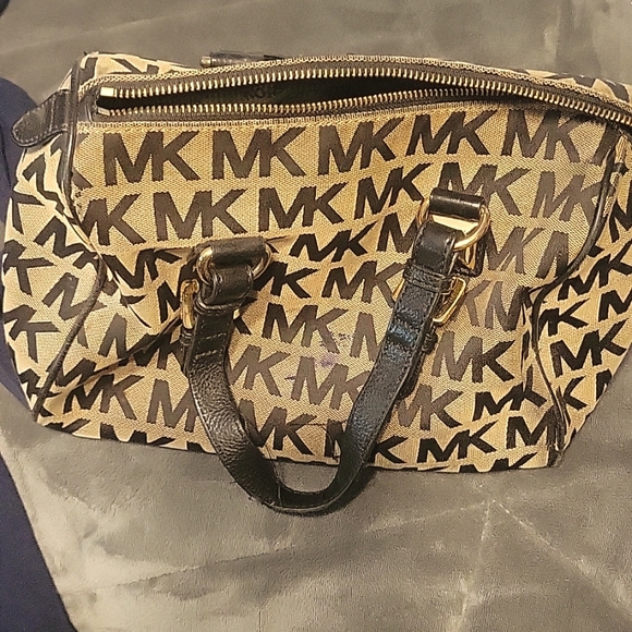 MICHAEL Michael Kors Handbags - Micheal Kors bag ( used )